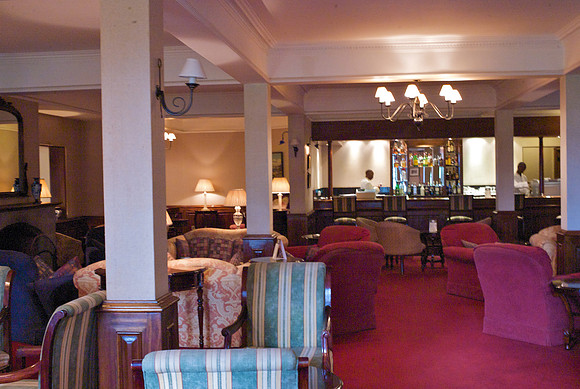 Lounge(ing)